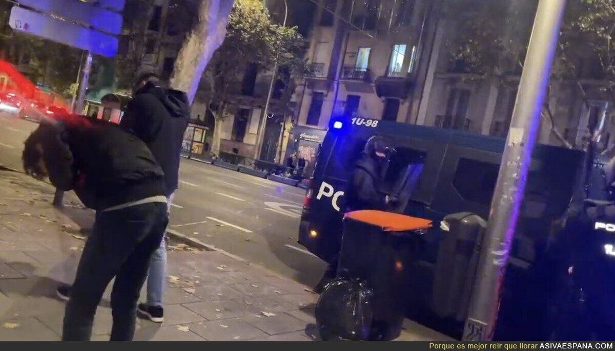 Así ha neutralizado la Policía a un manifestante en la Calle Ferraz