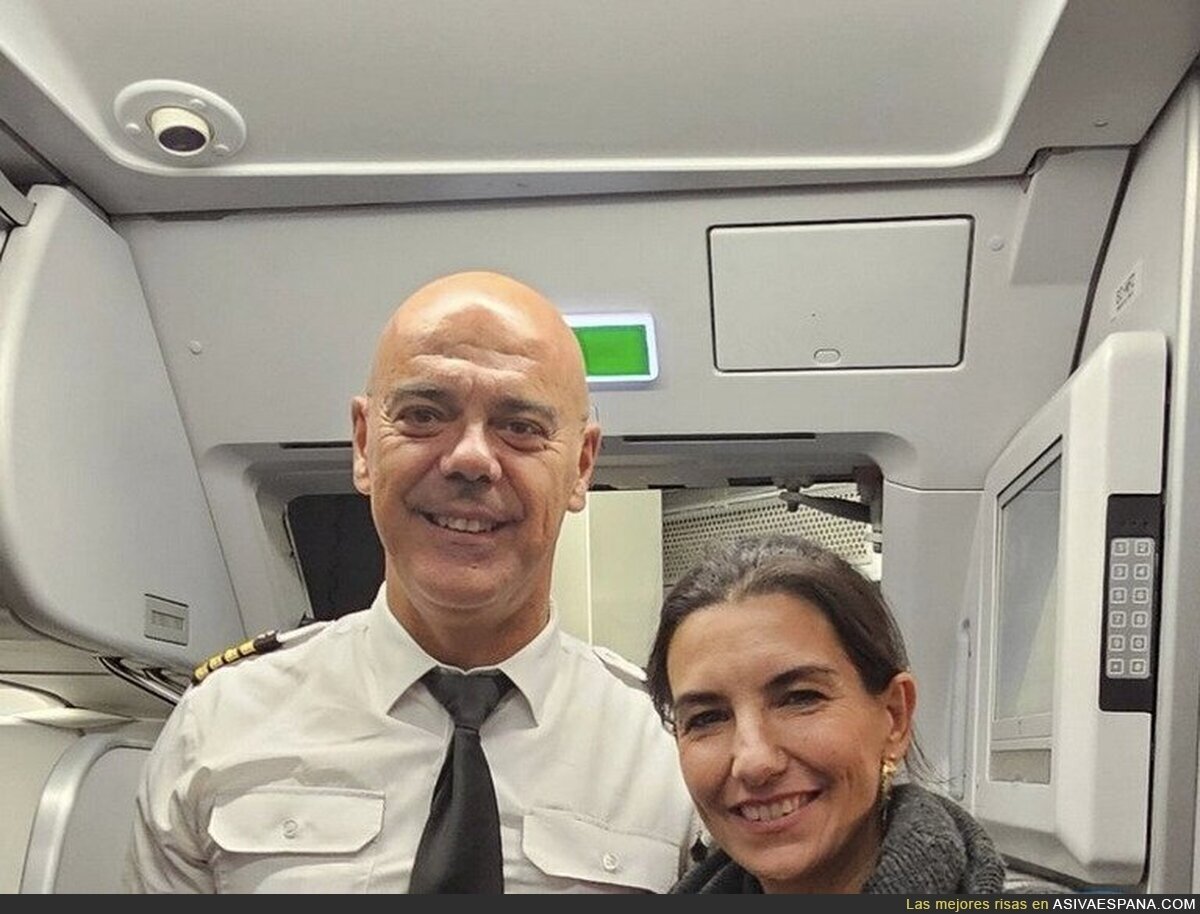Denuncian como Rocío Monoasterio ha viajado en la cabina de un avión de Iberia