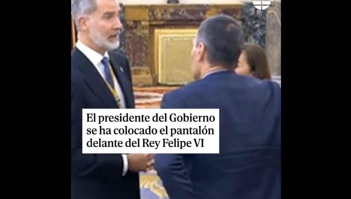Pedro Sánchez se salta el protocolo y se coloca los pantalones delante del Rey Felipe VI