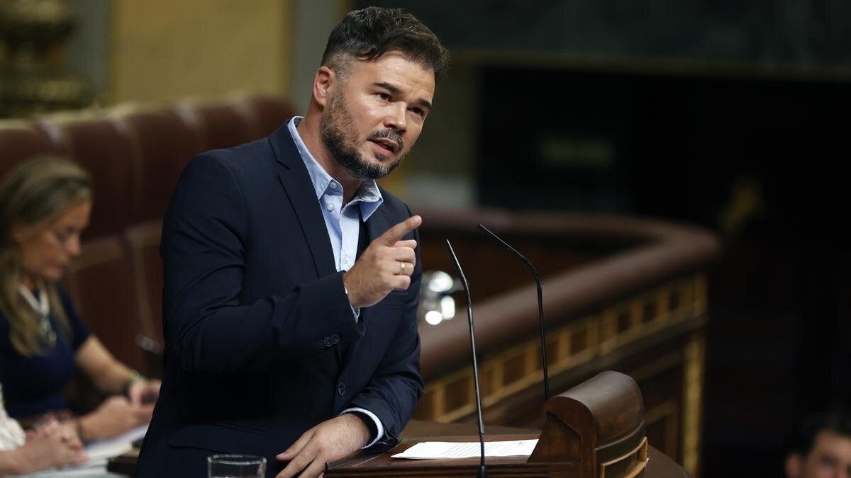 Gabriel Rufián trolea a un periodista de ultraderecha en el Congreso