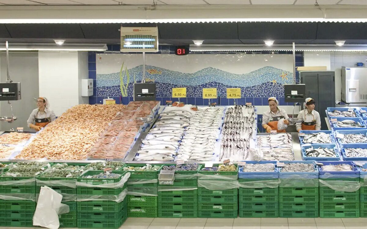 Lío en el Mercadona: encuentran este plástico en el interior de sus pescados y carnes