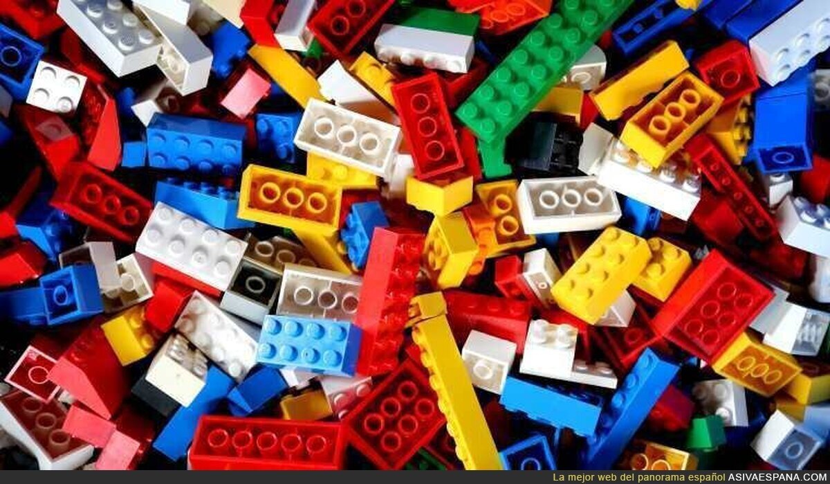 Un cofrade critica a gente por acudir a taller de LEGO y sale escaldado