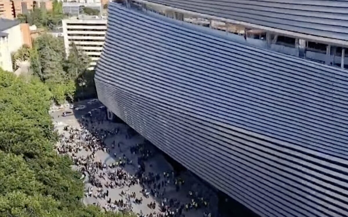Un vecino del Bernabéu muestra el ruído que provoca el estadio con los conciertos