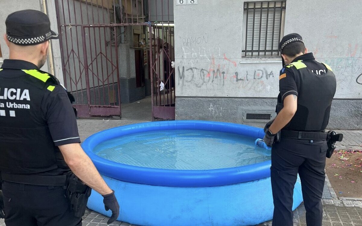 La Policía de Badalona crea polémica al retirar estos objetos