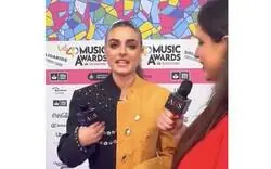 Influencer muestra un vestido a favor de Valencia y es totalmente surrealista