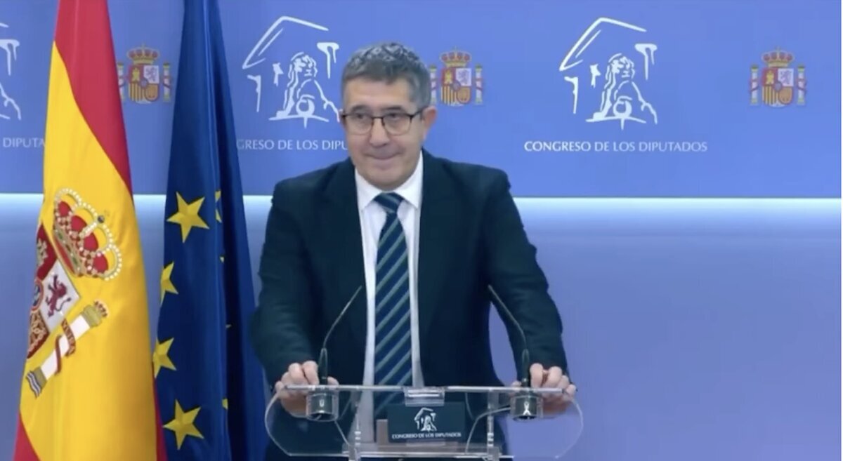 Vito Quiles le pregunta a Patxi López si le parece responsable destinar 400 millones a otros países mientras los valencianos no han recibido las ayudas por la DANA