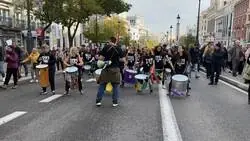 Batucada contra la gesti&oacute;n de Ayuso en las residencias de ancianos durante la pandemia