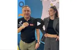 Lola Lolita se transforma en la mujer del tiempo