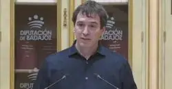 El hermano de Pedro S&aacute;nchez abandona su puesto en la Diputaci&oacute;n de Badajoz