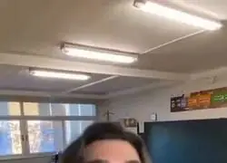 Un profesor ense&ntilde;a los correos electr&oacute;nicos que le mandan algunos padres sobre sus hijos