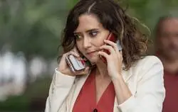 &iquest;Qu&eacute; esconde Isabel D&iacute;az Ayuso con tanto cambio de m&oacute;vil?