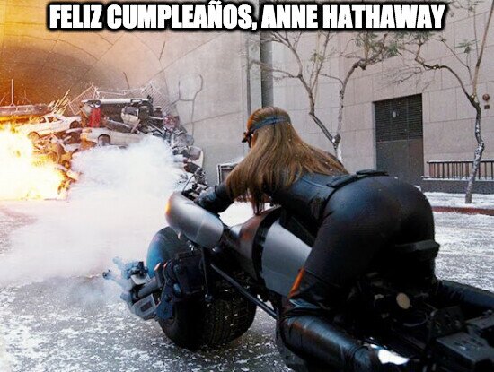 anne hathaway,batwoman,cumpleaños