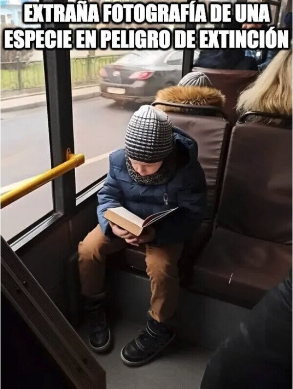 Meme_otros - Eso es un niño... ¿con un libro?