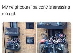 Enlace a El balcón del vecino me está estresando