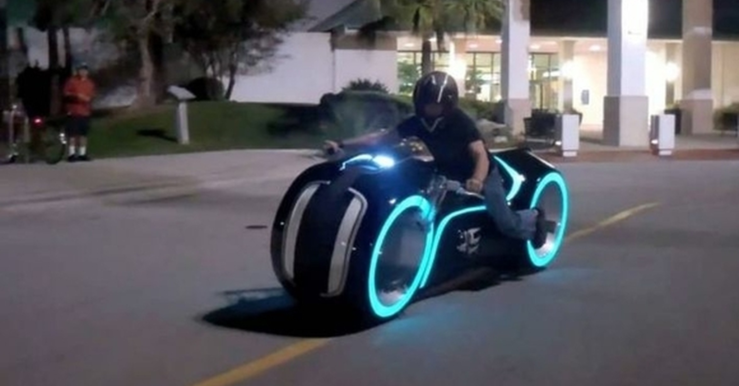 Какое крутое видео. Мотоцикл tron Light Cycle. Neutron Bike мотоцикл. Самый крутой мопед. Самые крутые мотоциклы в мире.