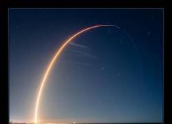 Enlace a Lanzamiento de SpaceX reflejado en el mar