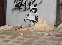 Enlace a ¿Son estas obras de Banksy? Aparecen varios murales nuevos en varias ciudades costeras de Inglaterra