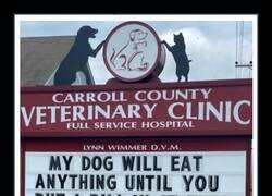 Enlace a Divertidos carteles frente a una clínica veterinaria que te harán sonreír
