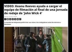 Enlace a Keanu Reeves siendo Keanu Reeves