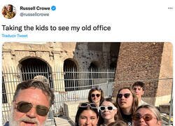 Enlace a Russell Crowe y familia visitando el Coliseo