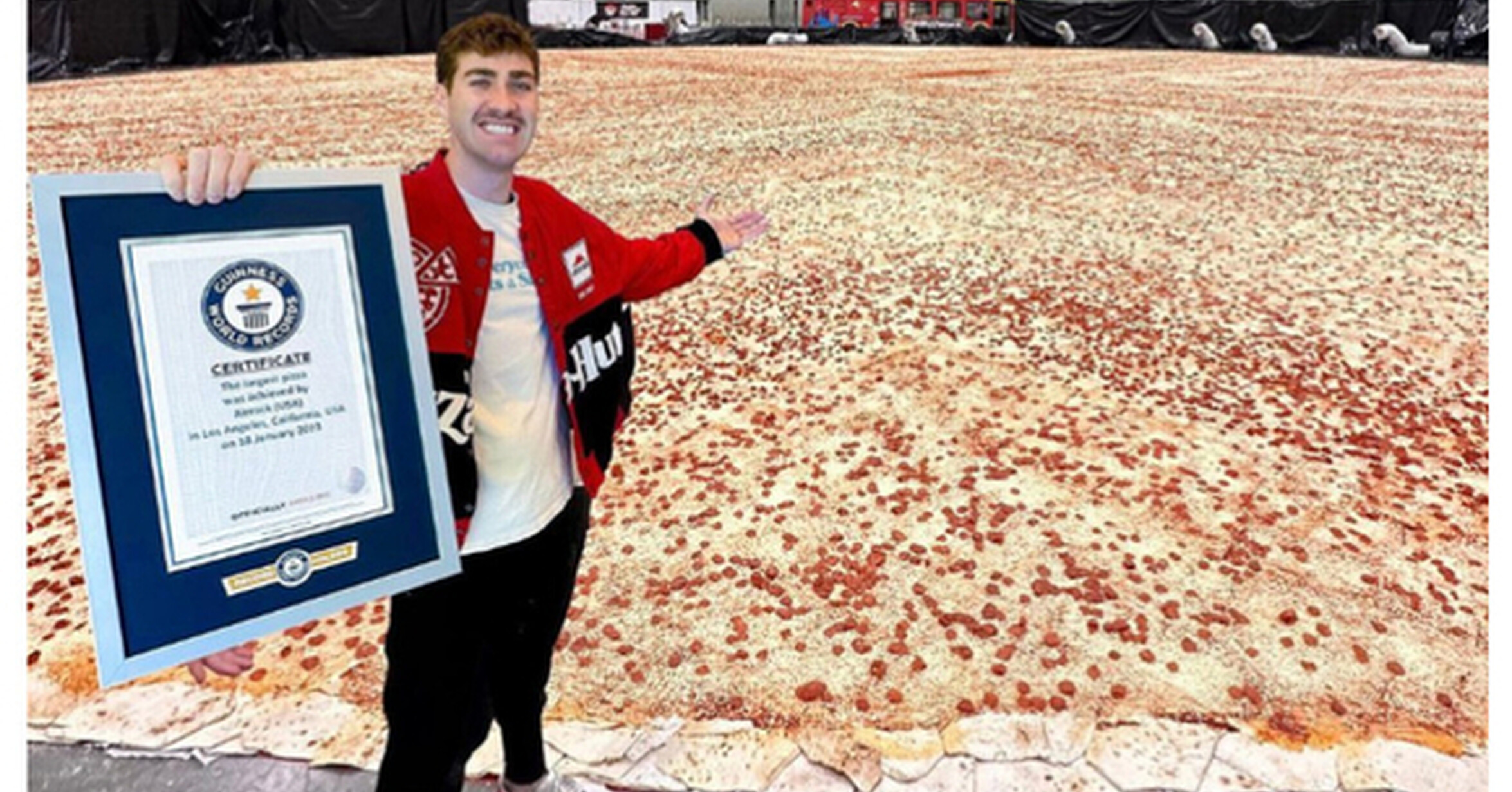 Самые большие рекорды в играх. Самая большая пицца. Рекорды Гиннесса. Рекордов Гиннесса самая большая пицца. "Пицца".