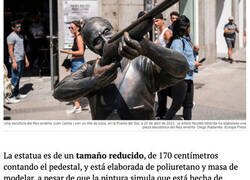 Enlace a Estatua de Juan Carlos I cazando el oso del madroño aparece en la Puerta del Sol de Madrid