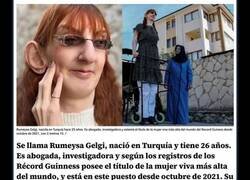Enlace a Rumeysa Gelgi, la mujer más alta del mundo