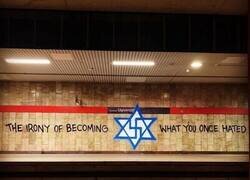 Enlace a Un graffiti en Dortmund (Alemania) compara a los judíos con los nazis