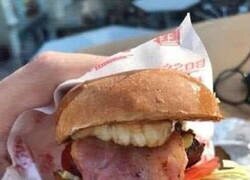 Enlace a Esta hamburguesa quiere comerte a ti