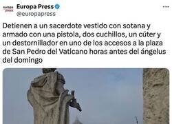 Enlace a Sacerdote armado en el Vaticano