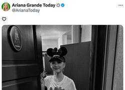 Enlace a Ariana Grande en modo Disney