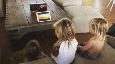 Chris Hemsworth demostrando una vez más sus trucos de buen padre buen padre,chris hemsworth,demostrar,trucos