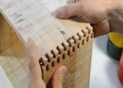 Enlace a 2 piezas de madera que encajan perfectamente