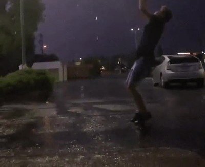 Lleva dando saltos durante toda la noche para conseguir esta toma noche,saltos,tormenta