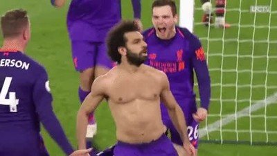 Enlace a Salah es tan bueno que dribla hasta a sus propios compañeros en una celebración