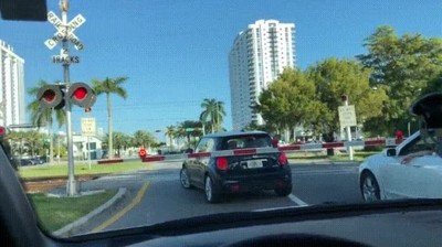 pensar,barrera,tren,coche