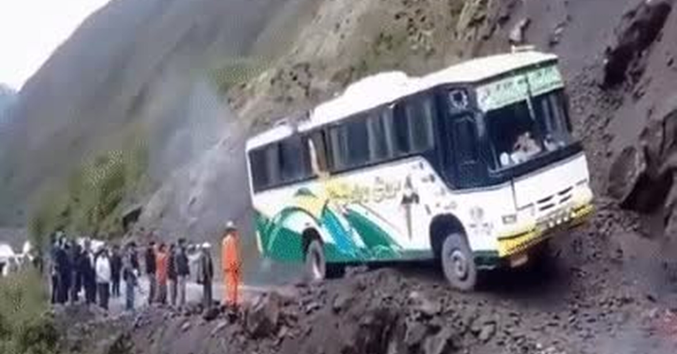 ¡Vaya GIF! / La maniobra de este conductor de autobús es de locos... ¡Vaya GIF! / La maniobra de este conductor de autobús es de locos...