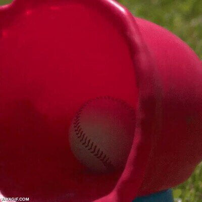 Enlace a Una bola de béisbol atravesando un globo lleno de agua