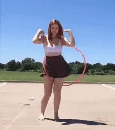 Enlace a Esta chica hace la misma rutina con el hula hoop todas las mañanas