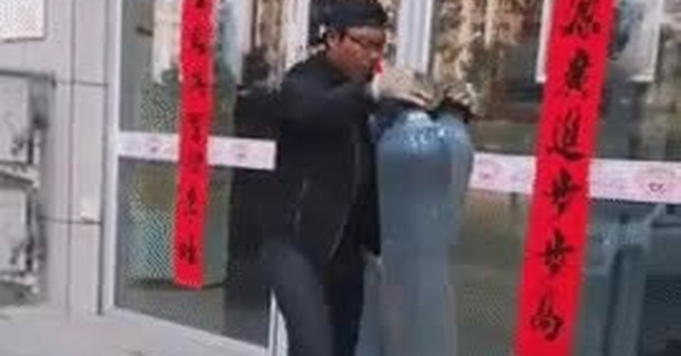 ¡Vaya GIF! / La forma más inteligente de transportar estas bombonas