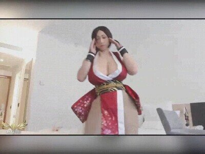 Enlace a Cosplayer llegado a casa quitándose el traje