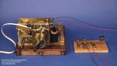 Transcribe en tinta un mensaje en código morse. Un invento de 1897