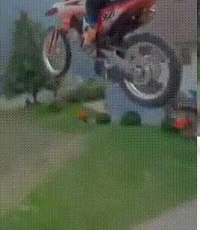Luego estoy yo que me mareo cuando me pongo de pie demasiado rápido de pie,moto,rapido,salto