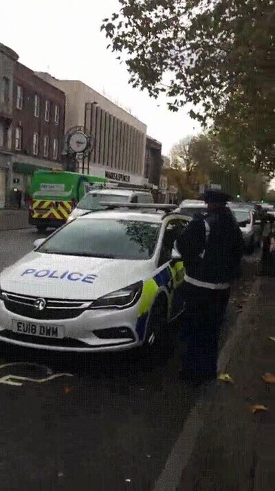 Enlace a La policía se lleva una multa por aparcar en un sitio de minusválodos