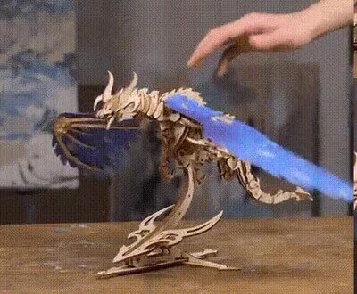 Enlace a Un dragón de madera que se mueve de forma realista