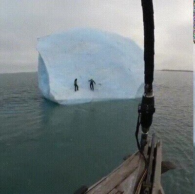 Enlace a Mala idea jugar con un iceberg