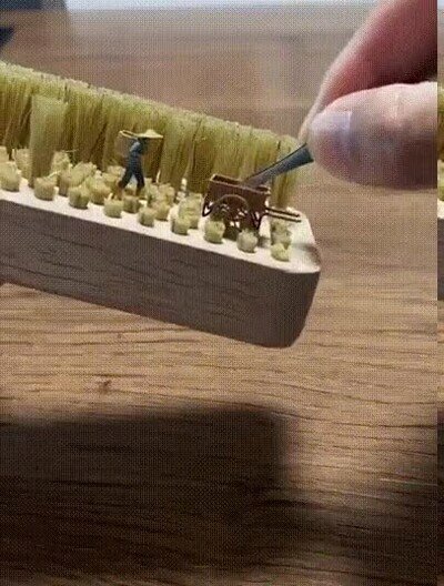 Enlace a Una miniatura impresionante dentro de un cepillo