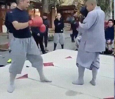 Enlace a Soldado vs Monje Shaolin