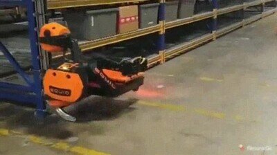 Enlace a Un robot capaz de escalar estanterías