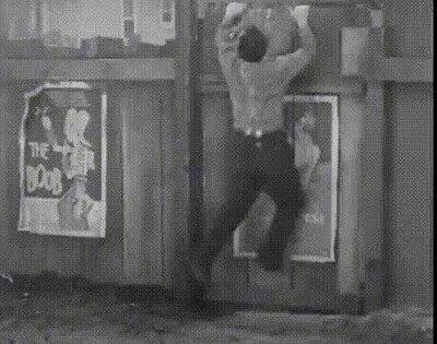 Buster Keaton haciendo cosas de Buster Keaton